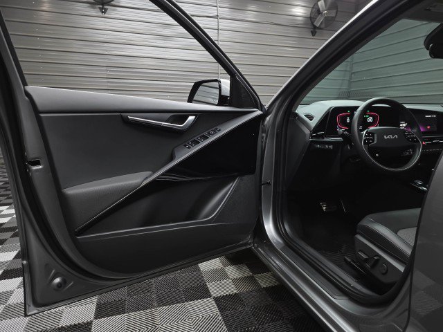 Used 2025 Kia Niro EX Touring FWD image 32