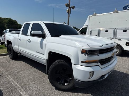 Used 2018 Chevrolet Silverado 1500 LT w/ All Star Edition AWD/4WD image 3