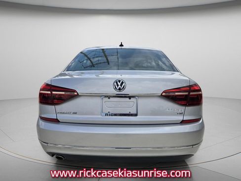 Used 2018 Volkswagen Passat 2.0T SE FWD image 6