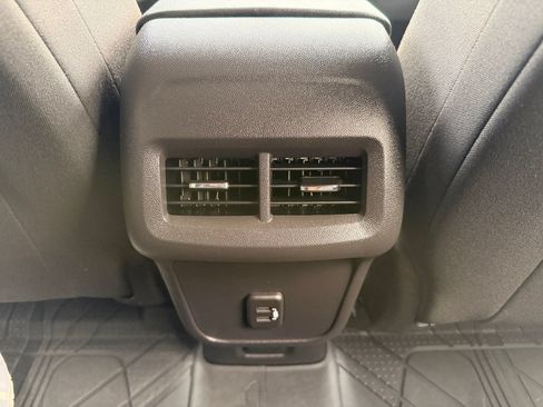 Used 2024 Chevrolet Equinox LT FWD image 29