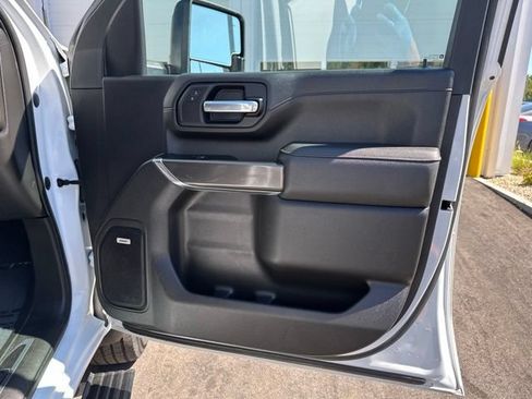 Used 2022 GMC Sierra 3500 AT4 w/ AT4 Preferred Package AWD/4WD image 11