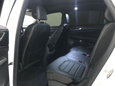 Used 2024 Volkswagen Atlas Cross Sport SEL R-Line AWD/4WD image 11