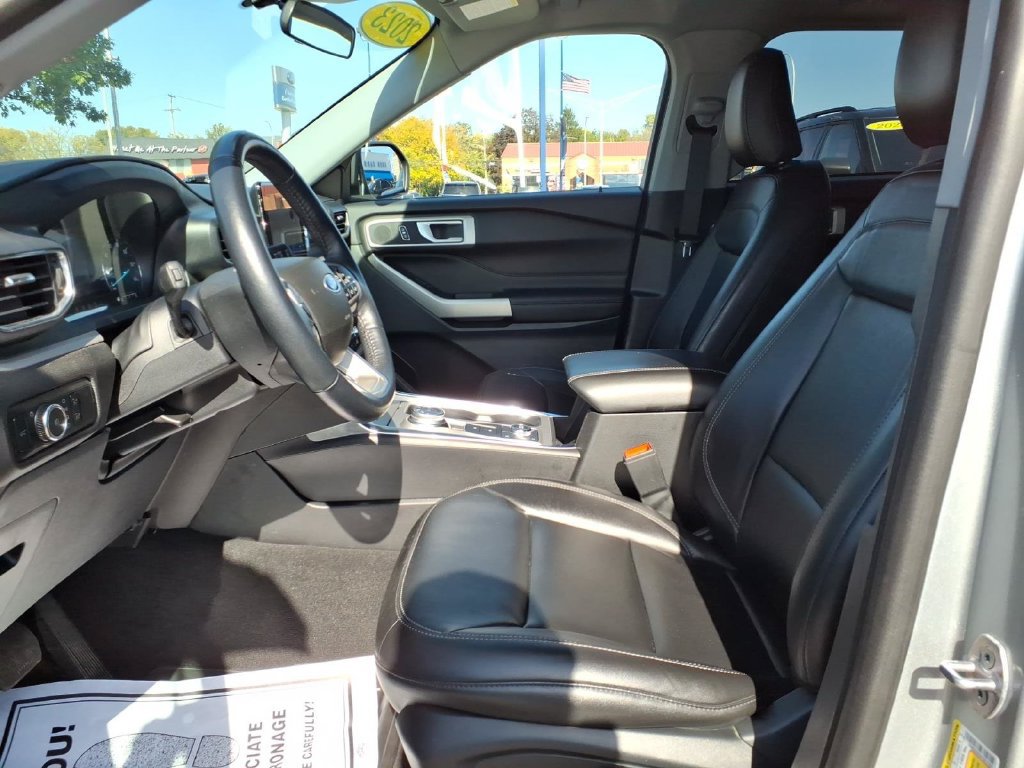 Certified 2023 Ford Explorer XLT w/ Equipment Group 202A AWD/4WD image 15