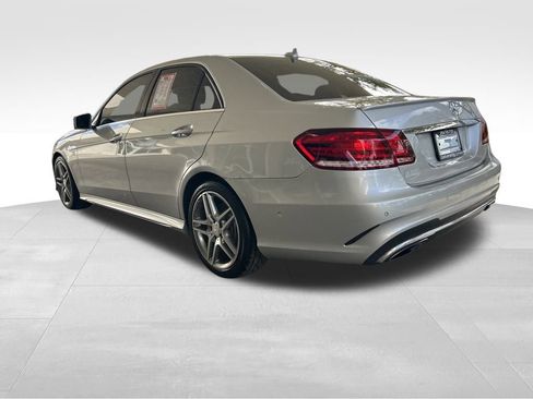 Used 2014 Mercedes-Benz E 550 4MATIC Sedan image 4