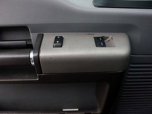 Used 2017 Ford F650 2WD SuperCab Super Duty image 16