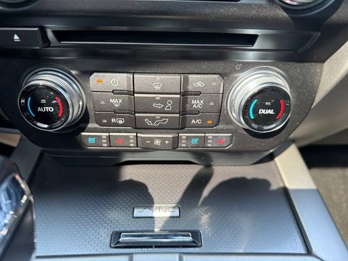 Used 2016 Ford F150 Lariat w/ Equipment Group 502A Luxury RWD image 21