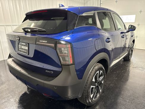Used 2025 Nissan Kicks SV AWD/4WD image 4