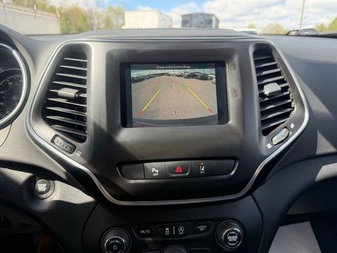 Used 2021 Jeep Cherokee Latitude Lux image 25