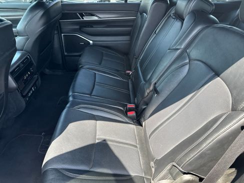 Used 2024 Jeep Wagoneer Series II w/ Flexible Seating Group AWD/4WD image 23