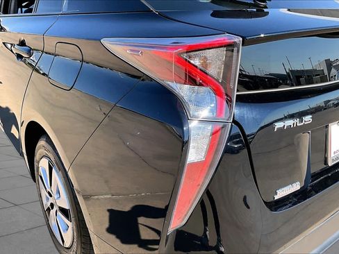Used 2016 Toyota Prius Four FWD image 27