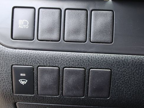 Used 2019 Toyota Highlander LE FWD image 23
