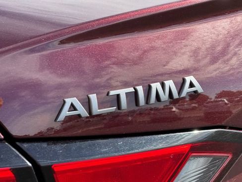 Used 2025 Nissan Altima 2.5 SV FWD image 49