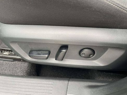 Used 2025 Nissan Rogue SV AWD/4WD image 13