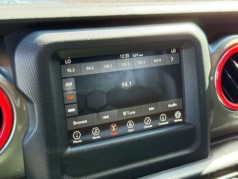 Used 2019 Jeep Wrangler Unlimited Sahara image 15