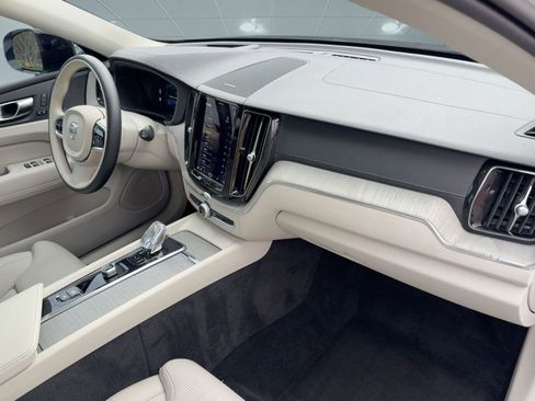 Used 2023 Volvo XC60 B5 Ultimate image 31