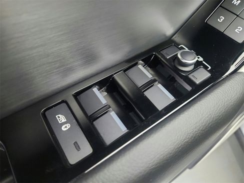 Used 2019 Land Rover Range Rover Velar R-Dynamic SE image 21