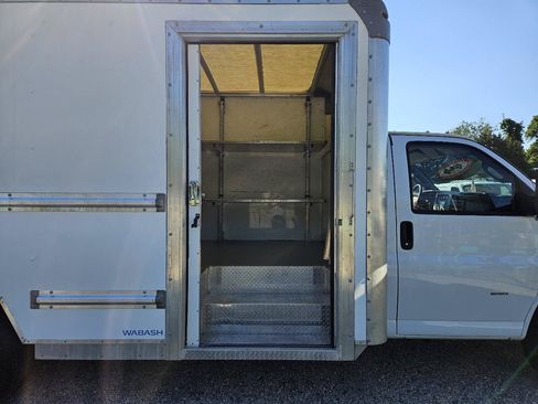 Used 2022 GMC Savana 3500 Extended w/ Power Convenience Package RWD image 30