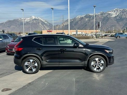 Used 2024 Volvo XC40 B5 Plus image 26