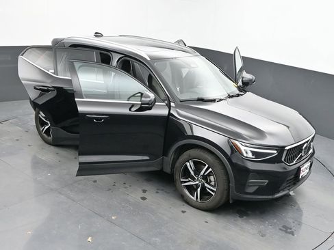 Used 2025 Volvo XC40 B5 Core AWD/4WD image 42