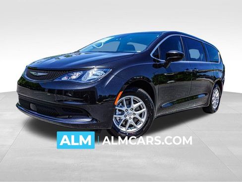 Used 2023 Chrysler Voyager LX FWD image 1