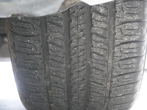 Used 2018 Chrysler Pacifica Limited w/ Tire & Wheel Group image 39