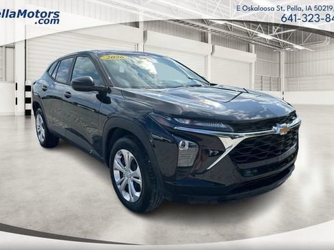 Used 2026 Chevrolet Trax LS FWD image 1
