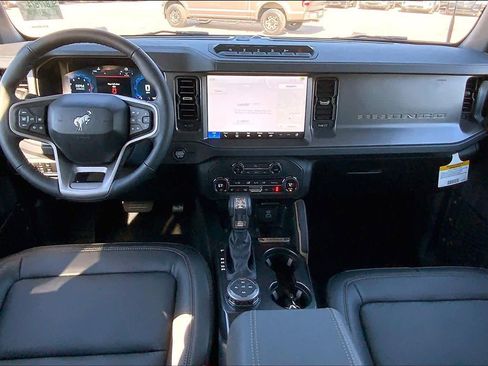 New 2025 Ford Bronco Badlands image 5