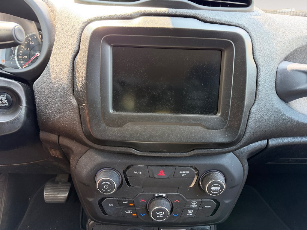 Used 2018 Jeep Renegade Latitude w/ Popular Equipment Group AWD/4WD image 9