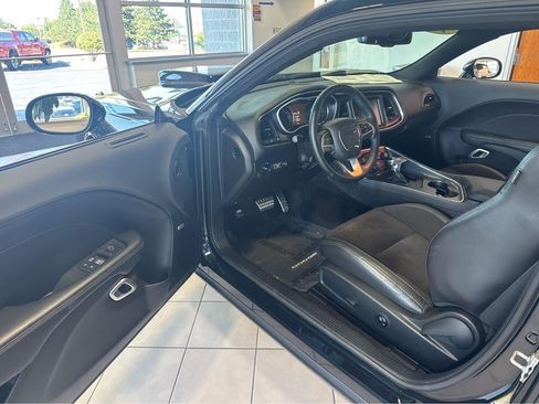 Used 2016 Dodge Challenger R/T Scat Pack w/ Leather Interior Group RWD image 18