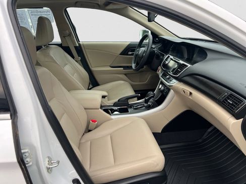 Used 2015 Honda Accord Touring image 16