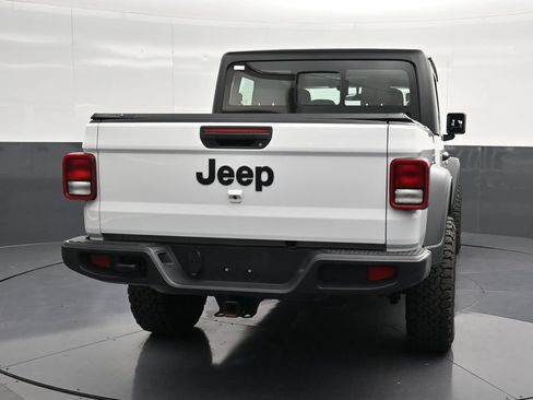 Used 2023 Jeep Gladiator Sport AWD/4WD image 2