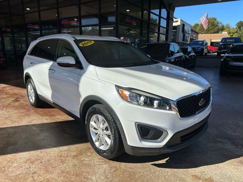 Used 2017 Kia Sorento LX Sport Utility 4D image 1