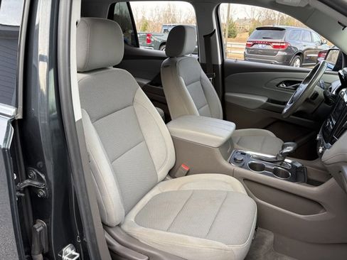 Used 2021 Chevrolet Traverse LT image 9