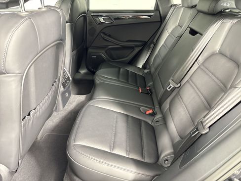 Certified 2025 Porsche Macan image 24