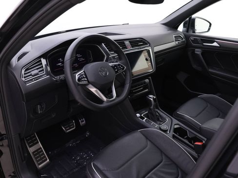 Used 2022 Volkswagen Tiguan SEL R-Line image 3