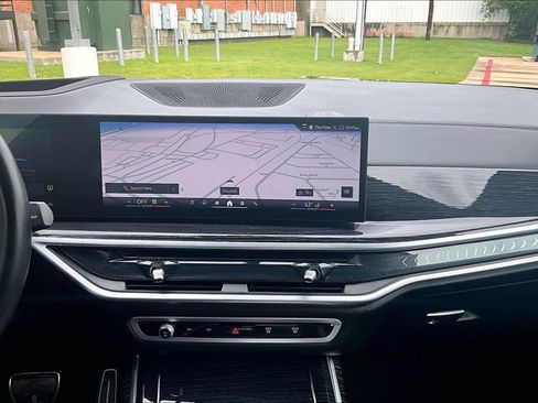 Used 2025 BMW X7 xDrive40i w/ M Sport Package AWD/4WD image 43