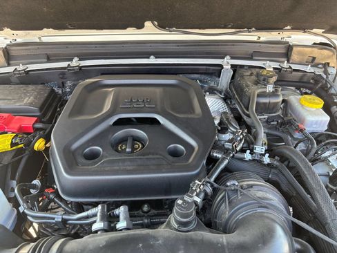Used 2025 Jeep Wrangler Unlimited Sahara AWD/4WD image 30