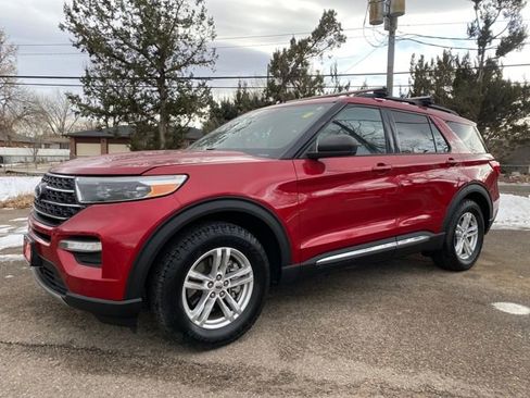Used 2020 Ford Explorer XLT image 1