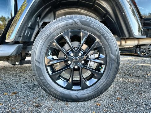 Used 2023 Jeep Gladiator Overland image 8