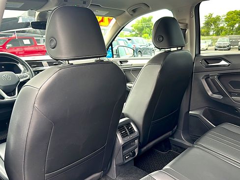 Used 2024 Volkswagen Tiguan SE image 17