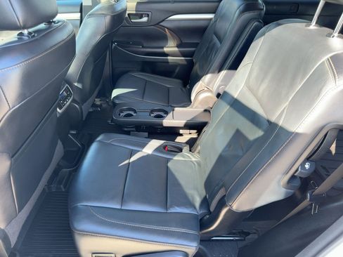 Used 2016 Toyota Highlander XLE image 15