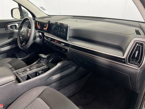 Certified 2024 Kia Sorento LX image 29