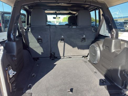 Used 2022 Jeep Wrangler Unlimited Sahara w/ LED Lighting Group AWD/4WD image 16