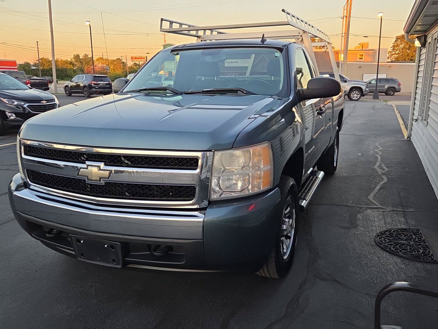 Used 2008 Chevrolet Silverado 1500 LT w/ EZ-Lift Tailgate Package RWD image 9
