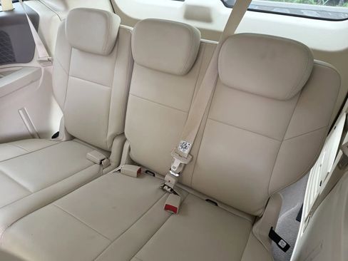 Used 2010 Volkswagen Routan SE FWD image 10
