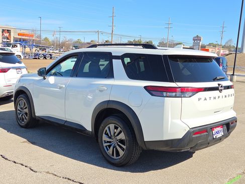 Used 2024 Nissan Pathfinder SV image 5