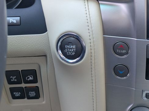 Used 2013 Lexus LX 570 4WD w/ Luxury Pkg w/Pre-crash image 20