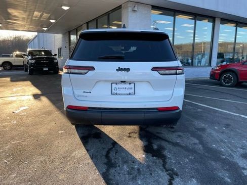 Used 2023 Jeep Grand Cherokee L Laredo image 7