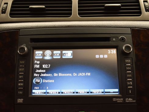 Used 2014 GMC Sierra 2500 Denali w/ Suspension Package, Off-Road image 31