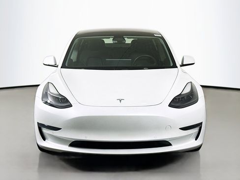 Used 2021 Tesla Model 3 Standard Range image 2